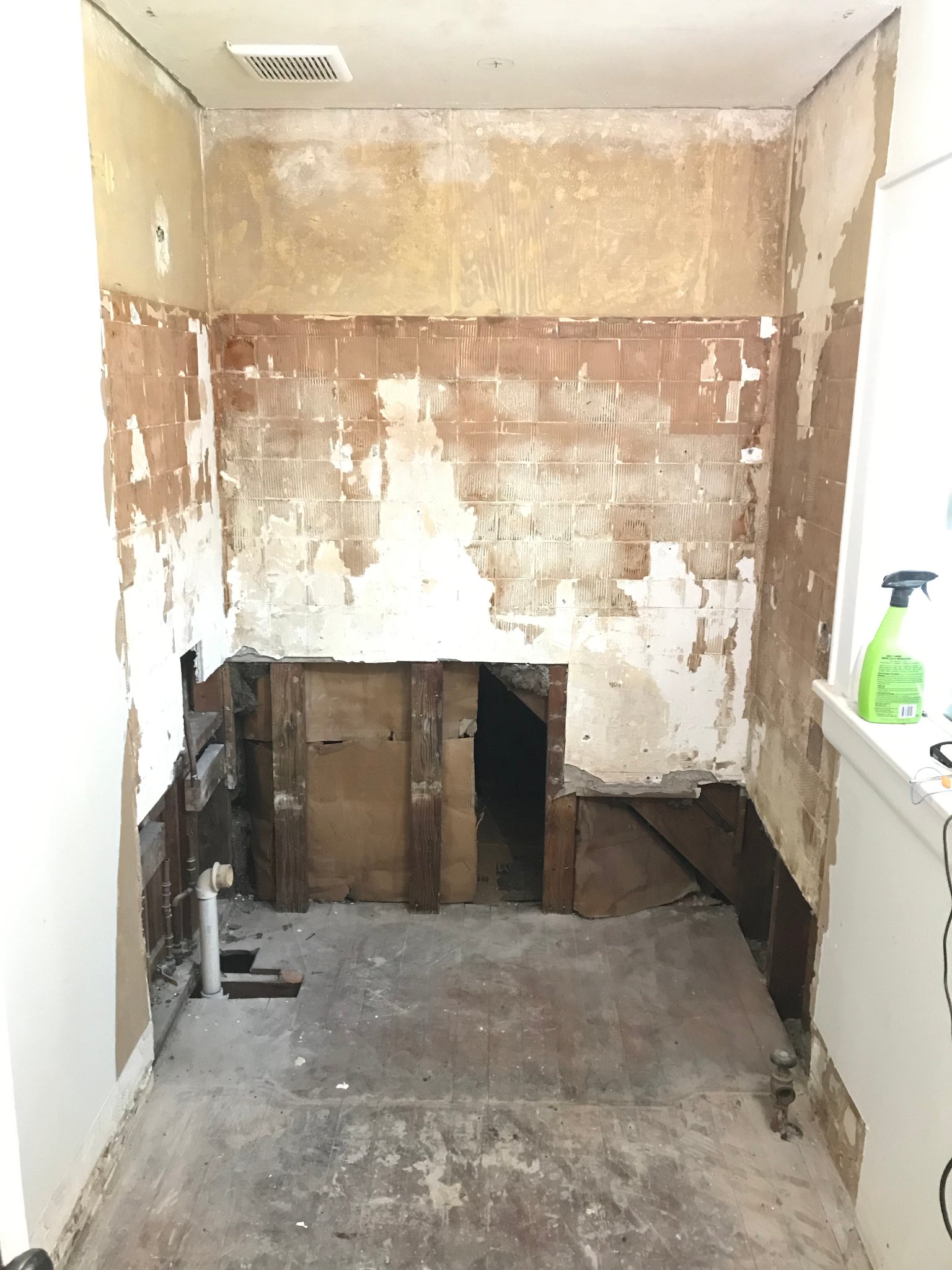 Custom Arch & Tile Bathtub & Shower before