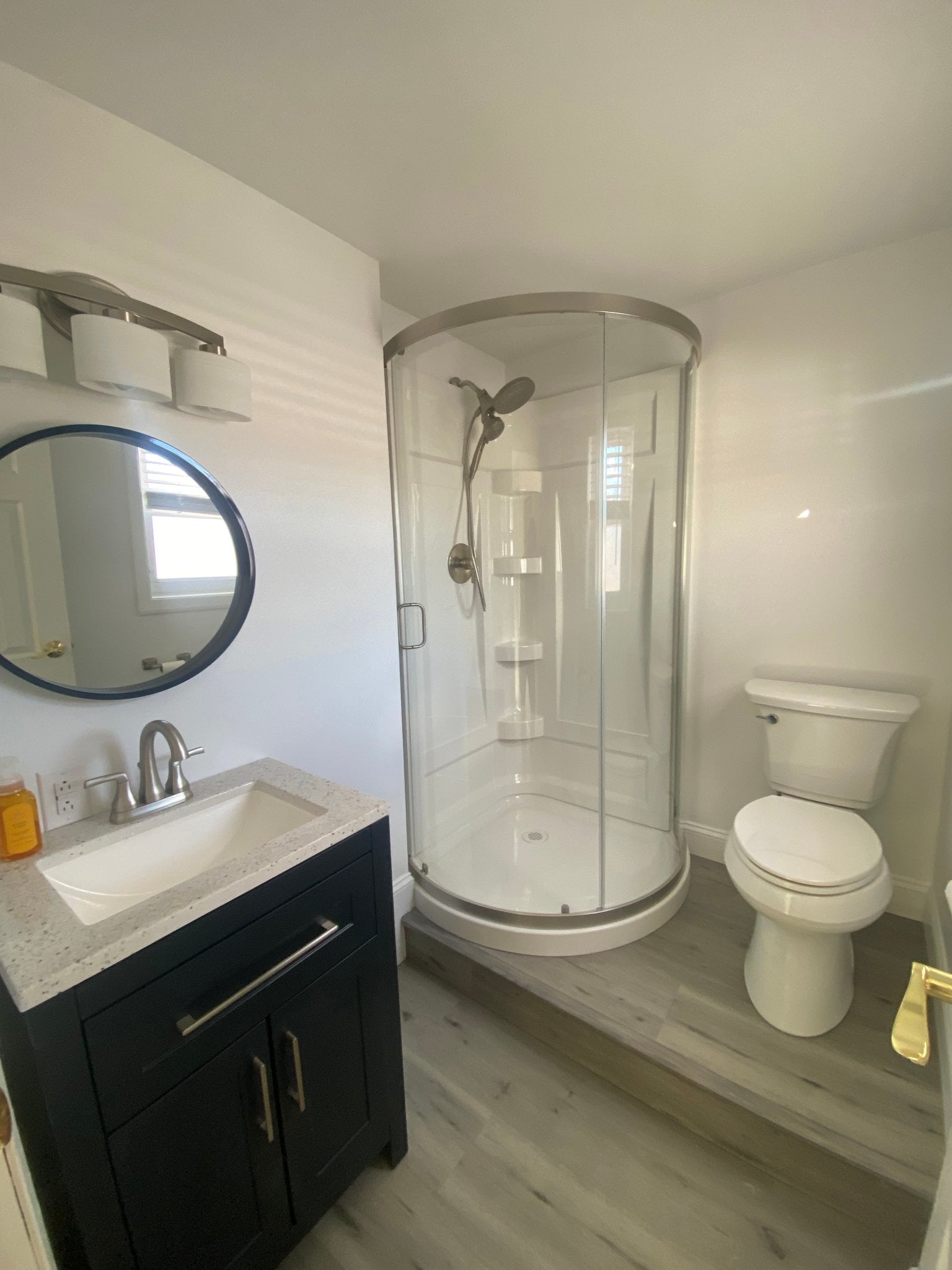 Upgraded Fixtures & Vanity after